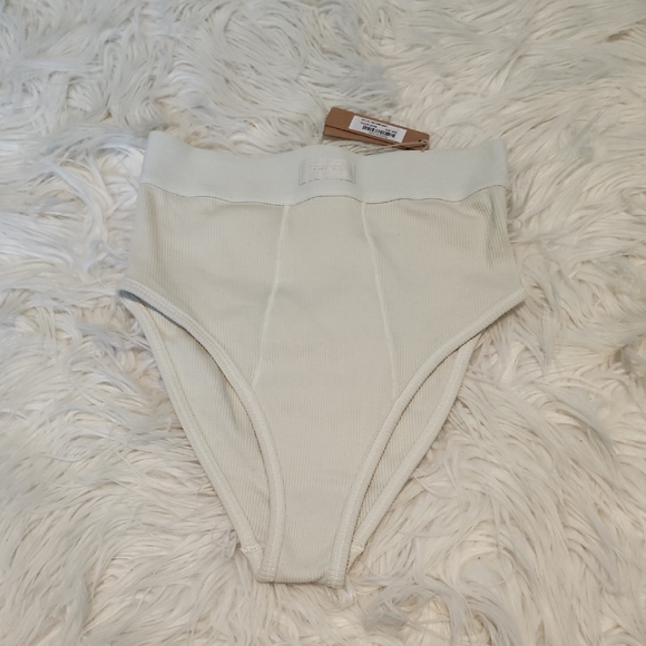 Skims Cotton Rib Brief High Rise - Picture 2 of 3